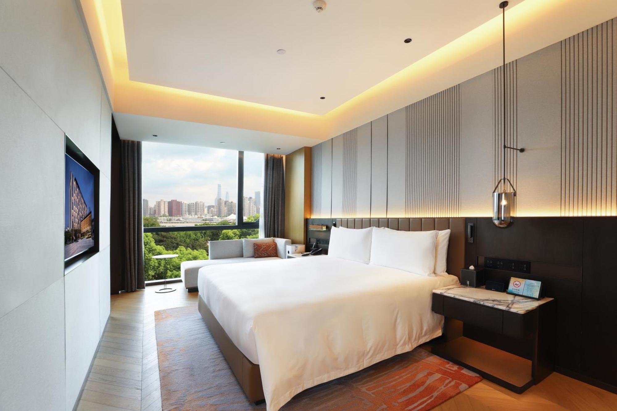 Expo Riverside Hotel 5*