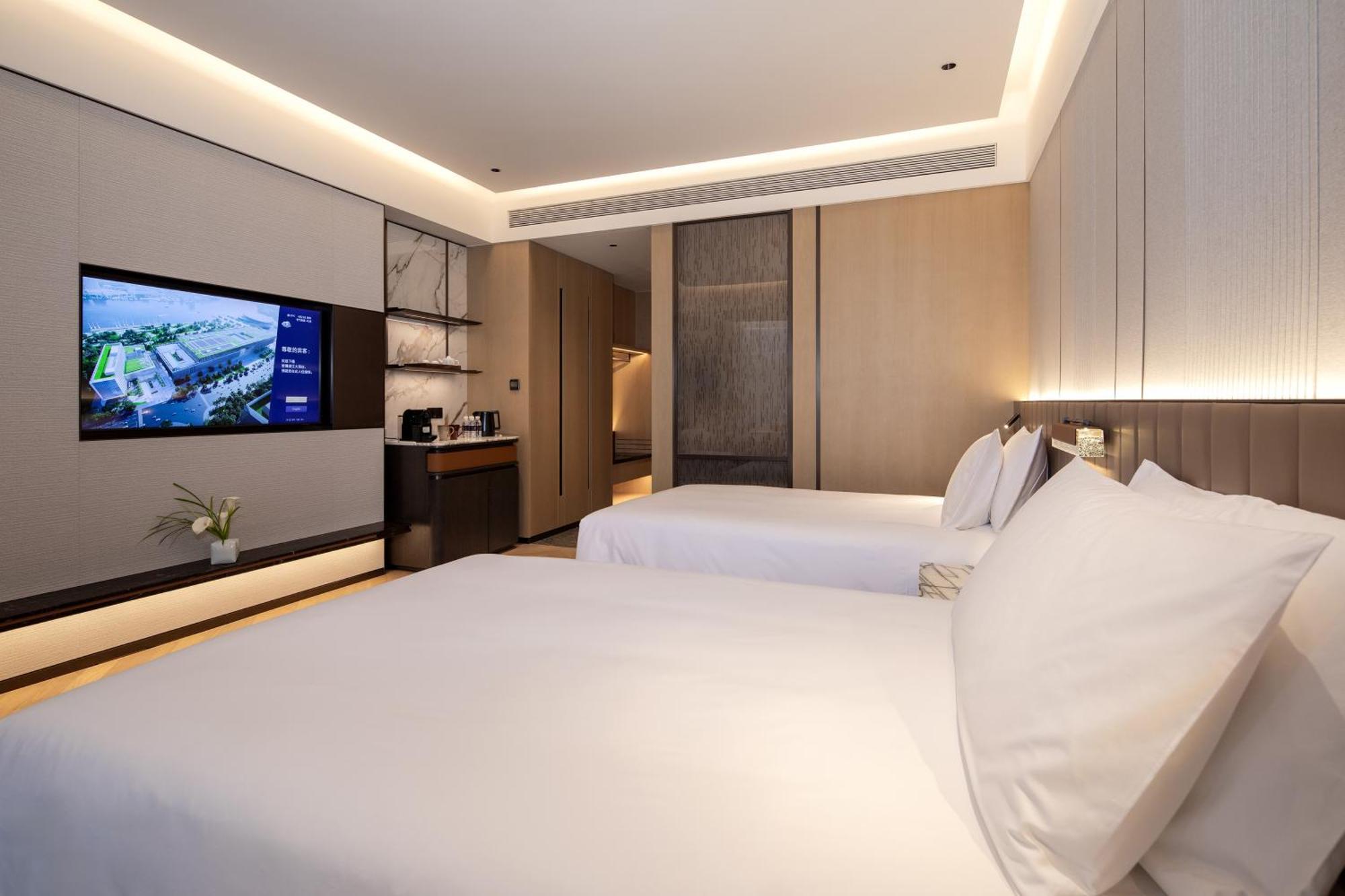 Hotel Expo Riverside 5*